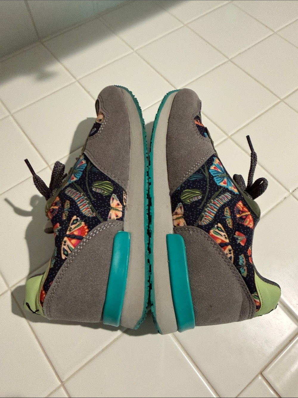 inkkas Women’s Butterfly Print Sneakers - Picture 4 of 8
